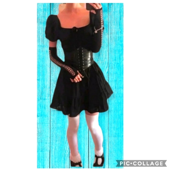 One size fingerless lace up style gloves goth, cosplay - Picture 9 of 15